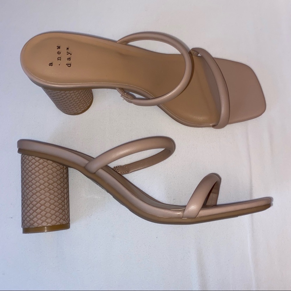 NWOB A new day nude/beige heels 8